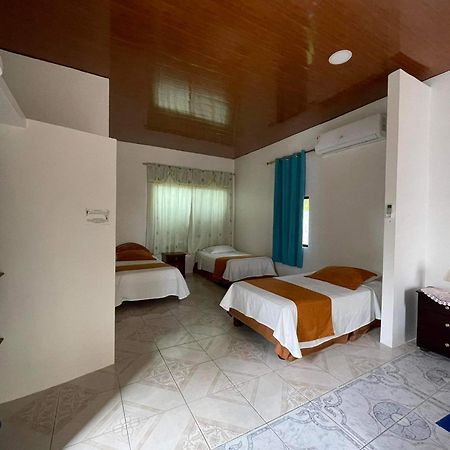 Hostal Muro De Las Lagrimas With High Speed Internet Starlink Puerto Villamil Exterior foto
