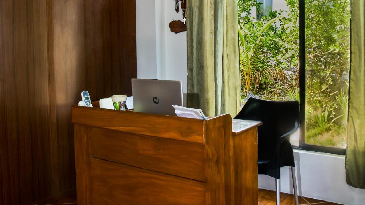 Hostal Muro De Las Lagrimas With High Speed Internet Starlink Puerto Villamil Exterior foto
