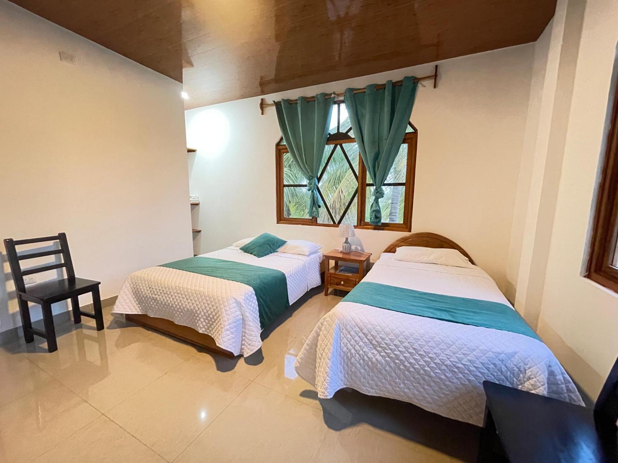 Hostal Muro De Las Lagrimas With High Speed Internet Starlink Puerto Villamil Exterior foto