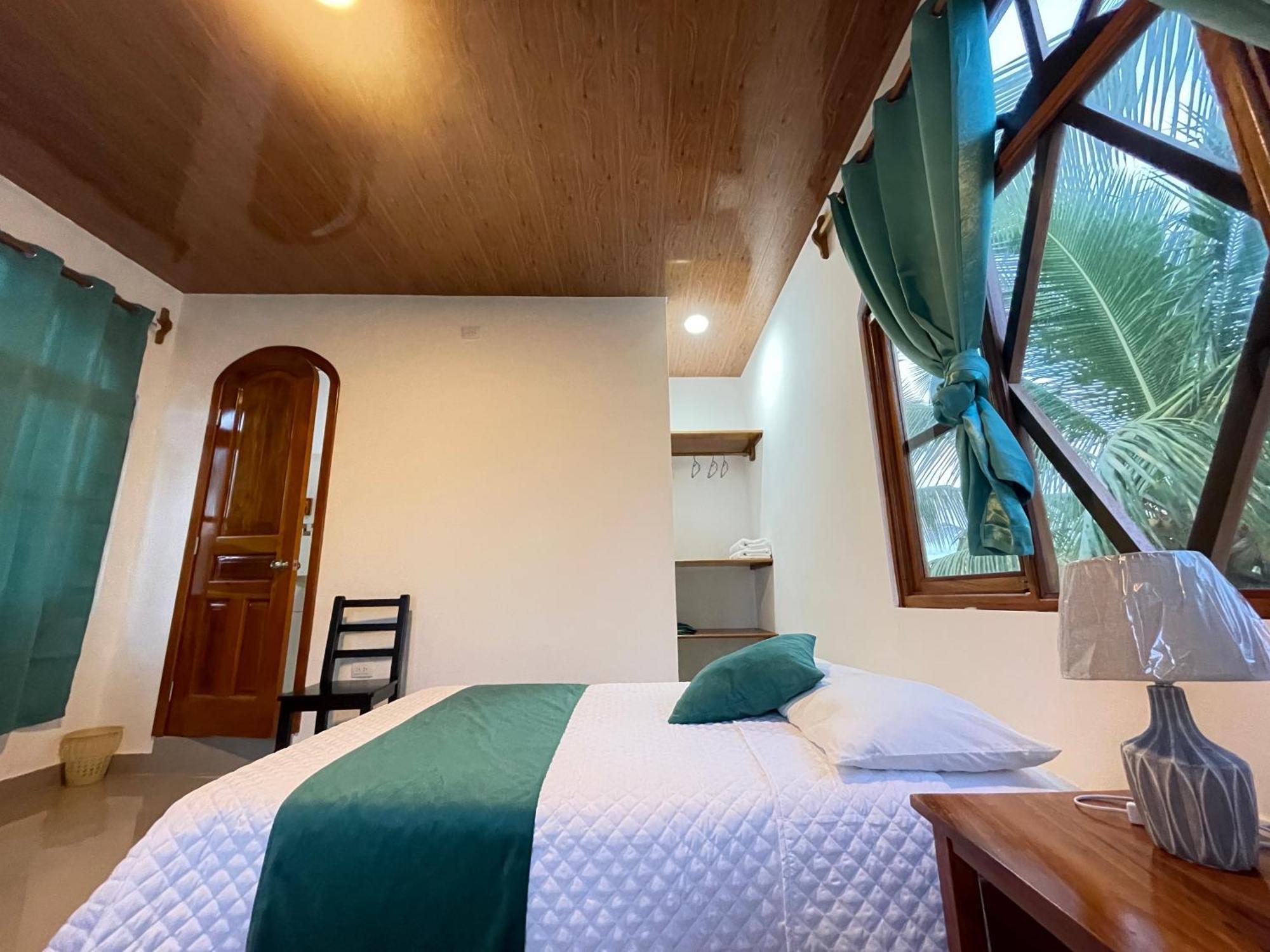 Hostal Muro De Las Lagrimas With High Speed Internet Starlink Puerto Villamil Exterior foto
