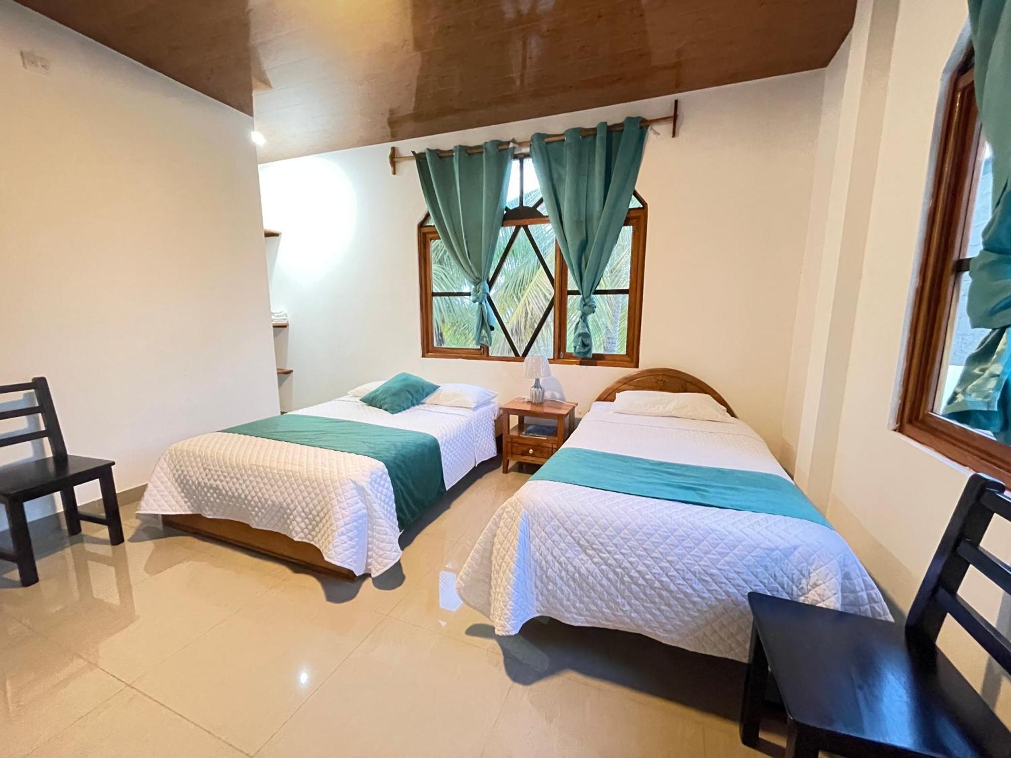 Hostal Muro De Las Lagrimas With High Speed Internet Starlink Puerto Villamil Exterior foto