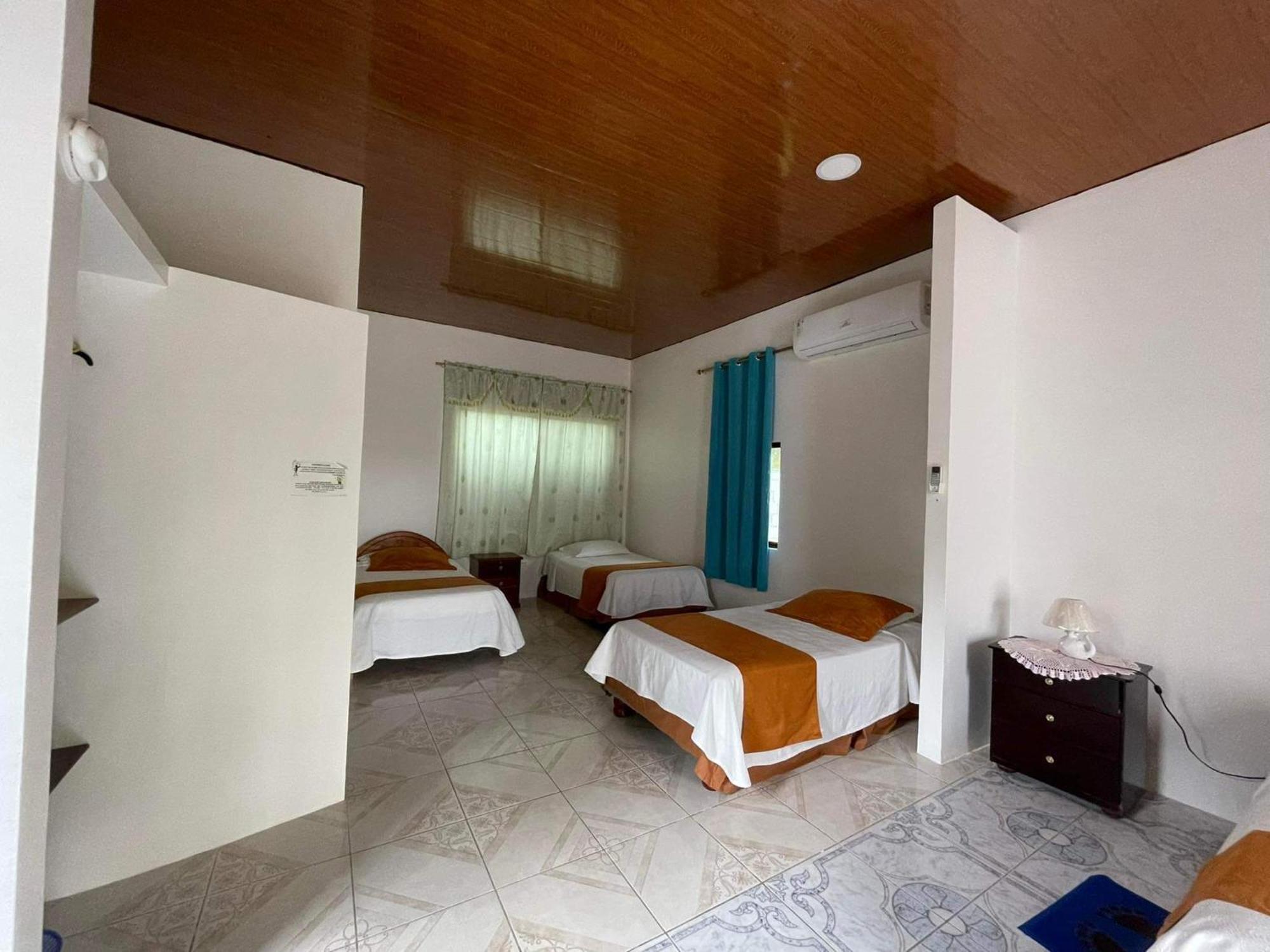 Hostal Muro De Las Lagrimas With High Speed Internet Starlink Puerto Villamil Exterior foto