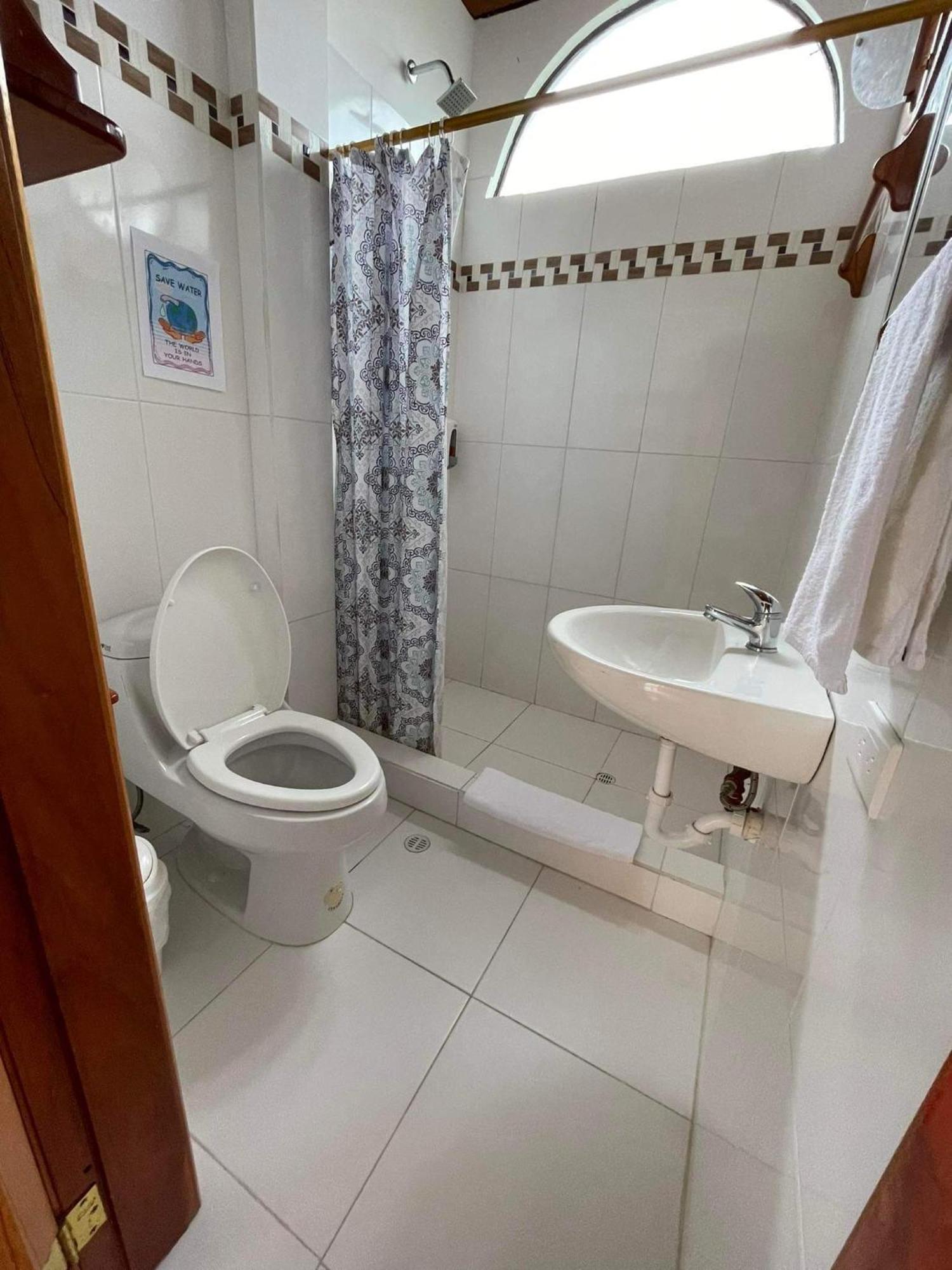 Hostal Muro De Las Lagrimas With High Speed Internet Starlink Puerto Villamil Exterior foto