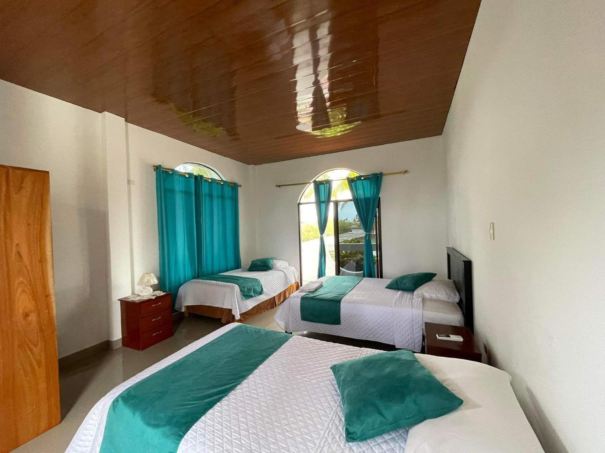 Hostal Muro De Las Lagrimas With High Speed Internet Starlink Puerto Villamil Exterior foto
