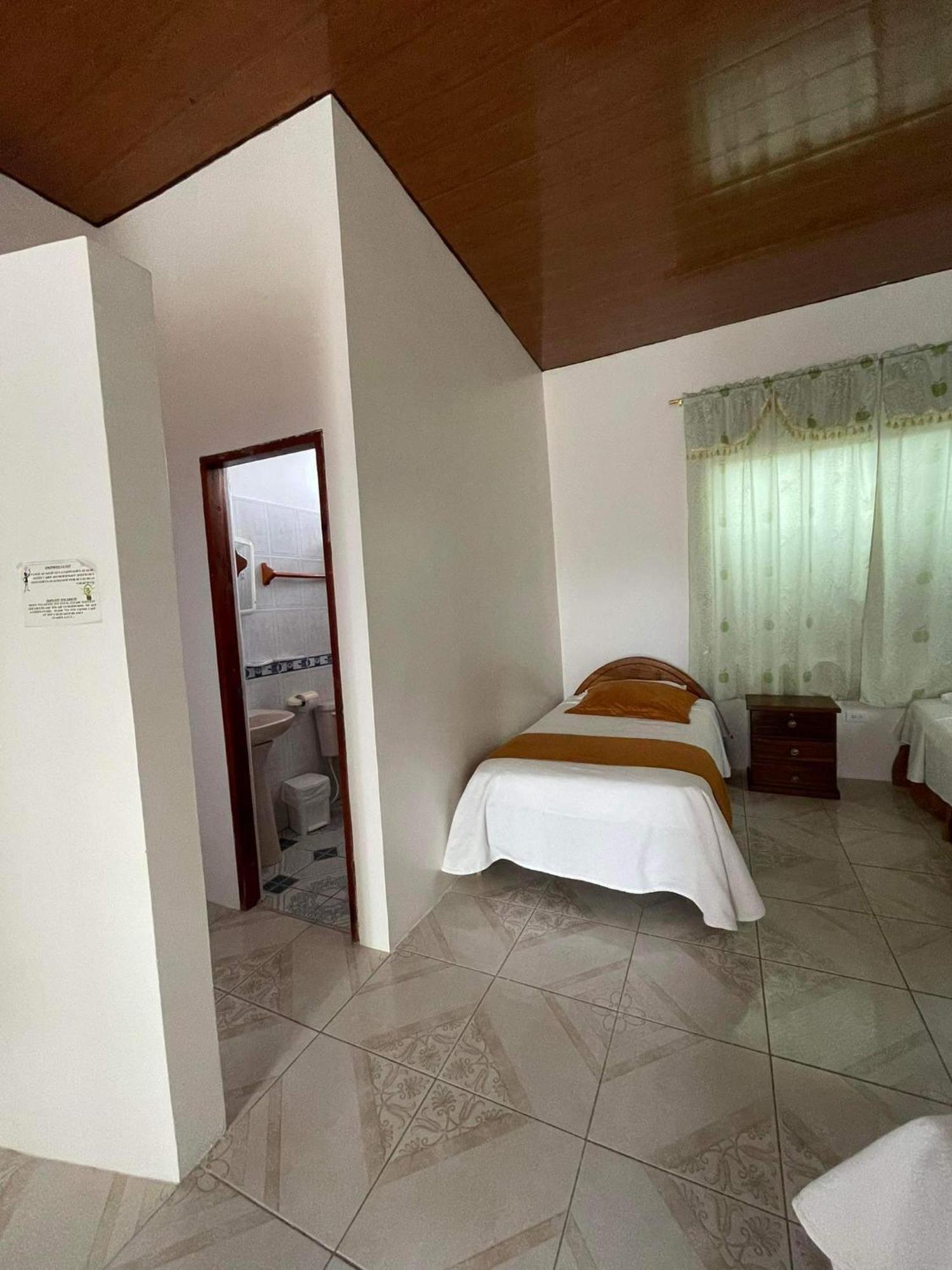 Hostal Muro De Las Lagrimas With High Speed Internet Starlink Puerto Villamil Exterior foto