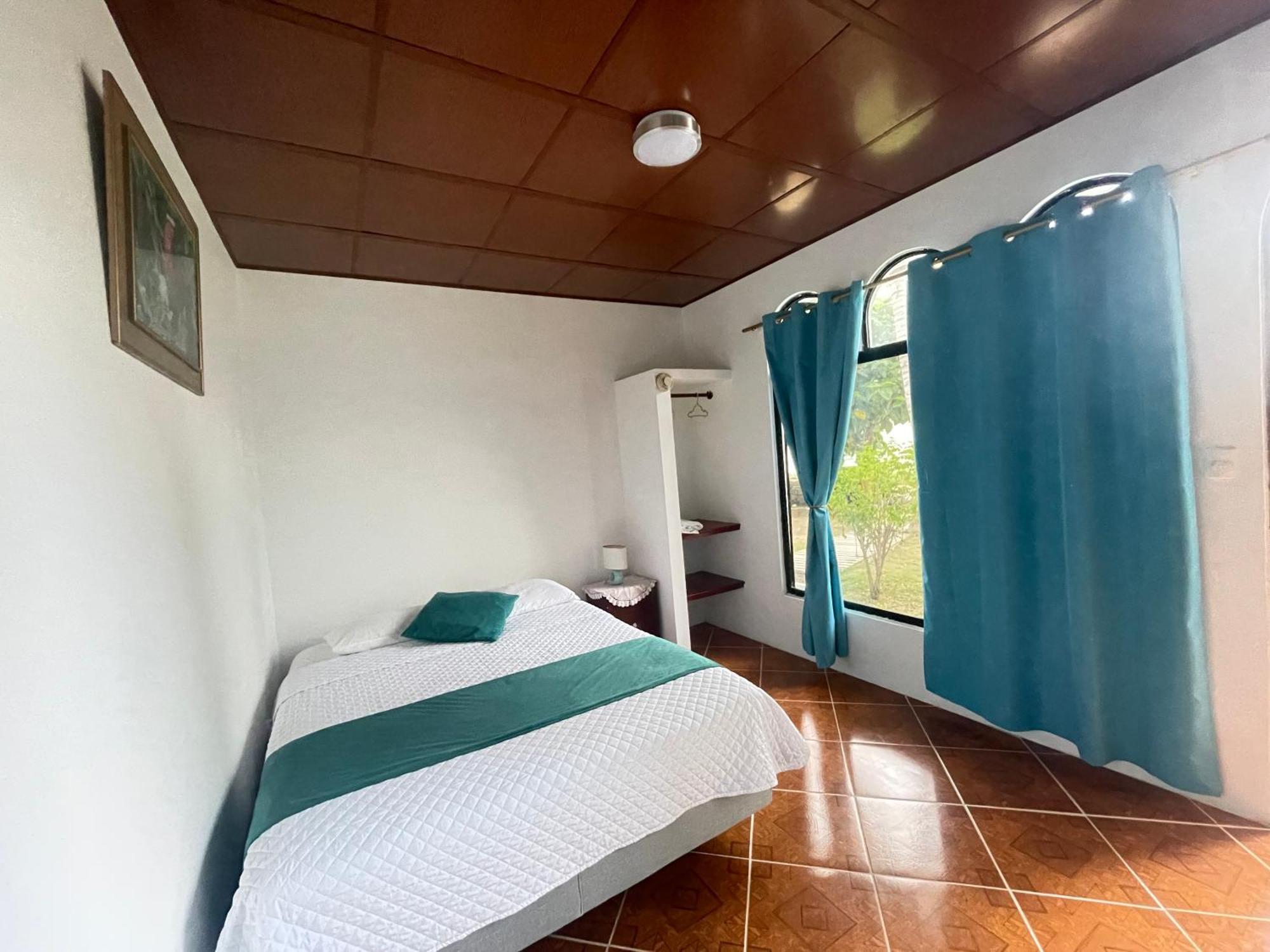 Hostal Muro De Las Lagrimas With High Speed Internet Starlink Puerto Villamil Exterior foto